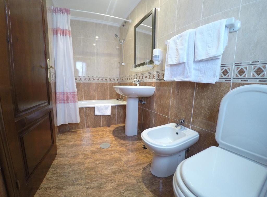 Hotel Alonso 라네스 외부 사진