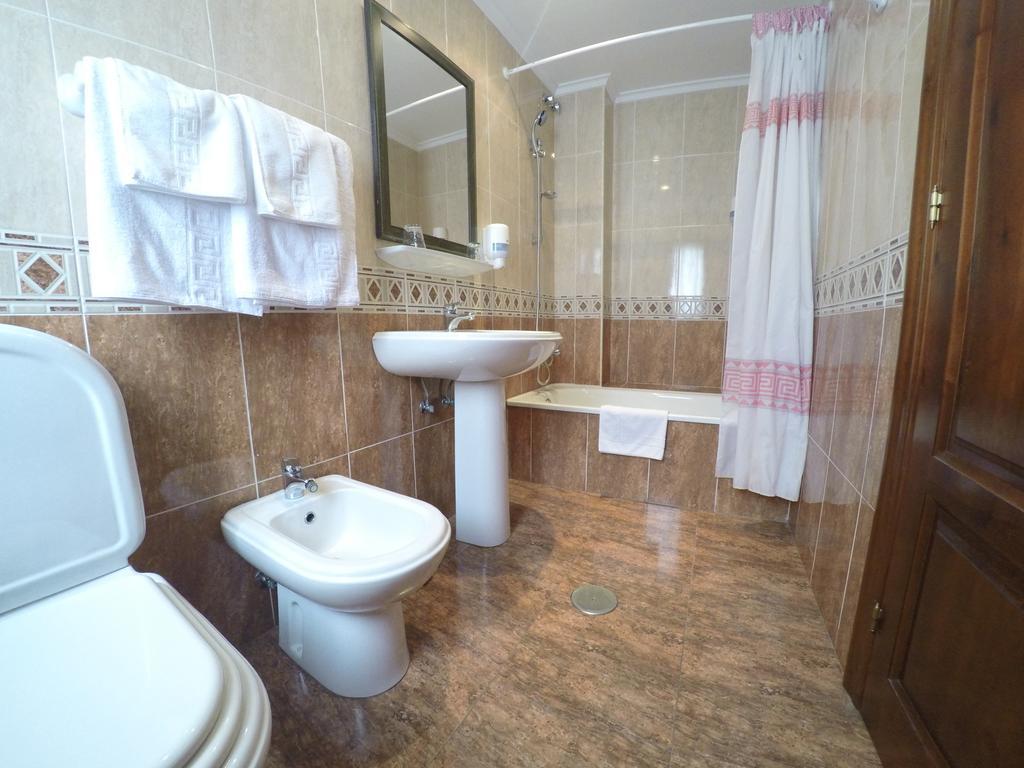 Hotel Alonso 라네스 외부 사진